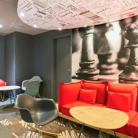 南阿维尼翁宜必思酒店 酒店 亞維農