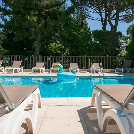 Ibis Sud Szálloda Avignon
