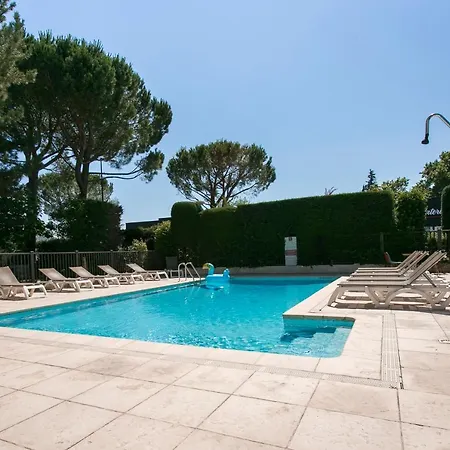 Ibis Sud 3* Avignon
